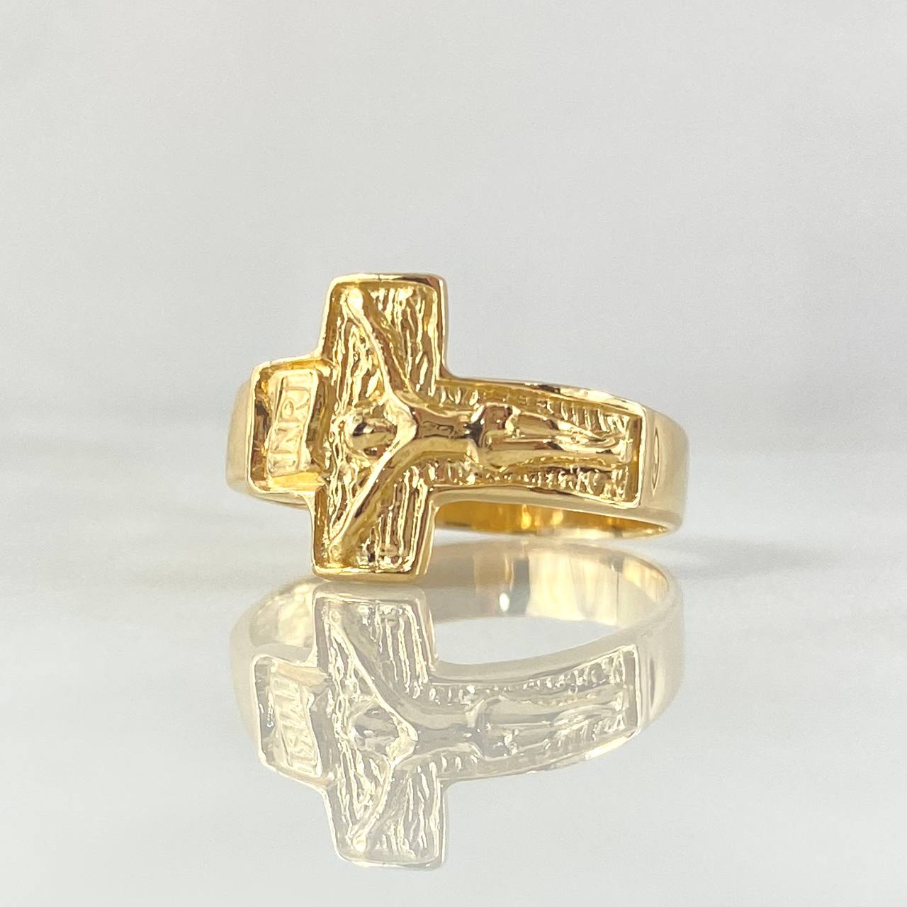 Anillo Cruz Cristo Texturizado 3.1gr / T6 3/4 / Oro Amarillo 18K  *