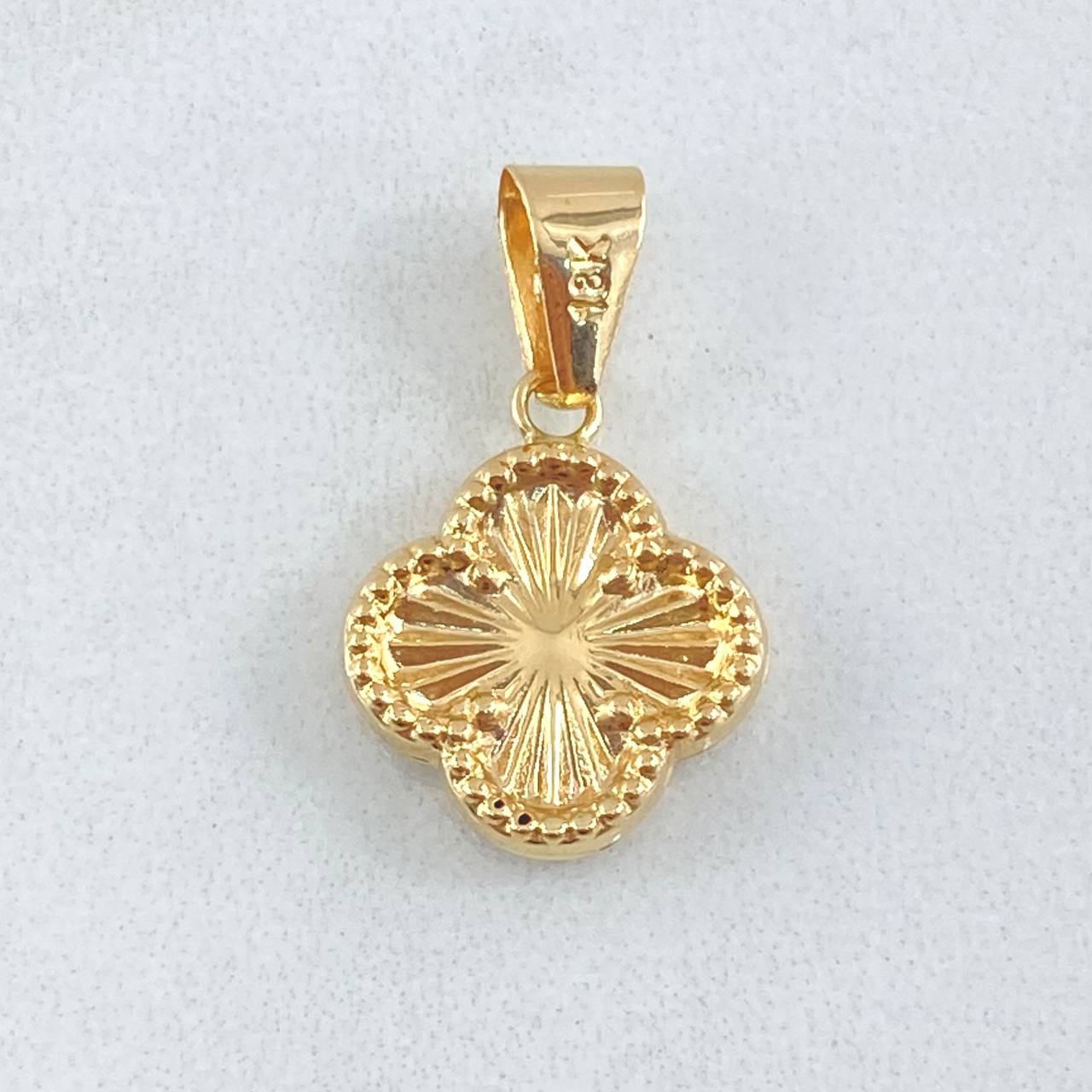 Dije Trebol 0.95gr / 2.3cm / Oro 18K ©