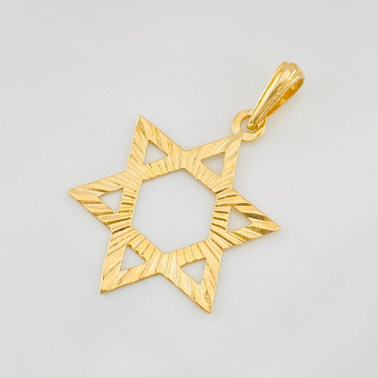 Dije Estrella de David 2.1g / 4cm Oro Amarillo 18K