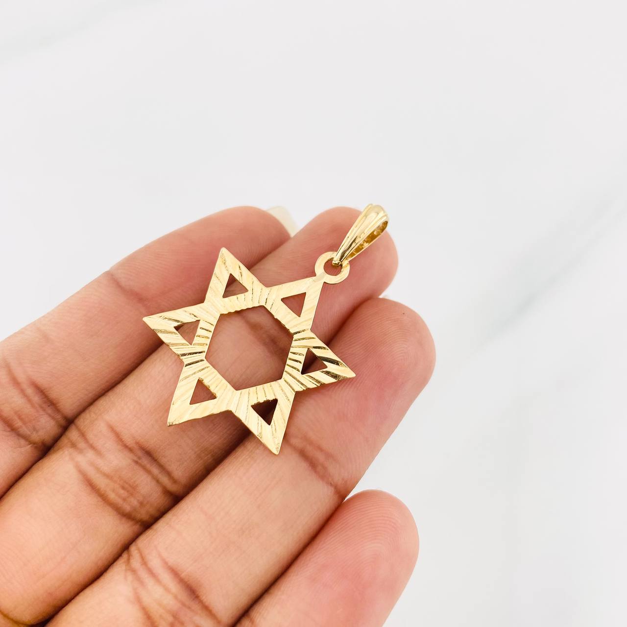 Dije Estrella de David 2.1g / 4cm Oro Amarillo 18K