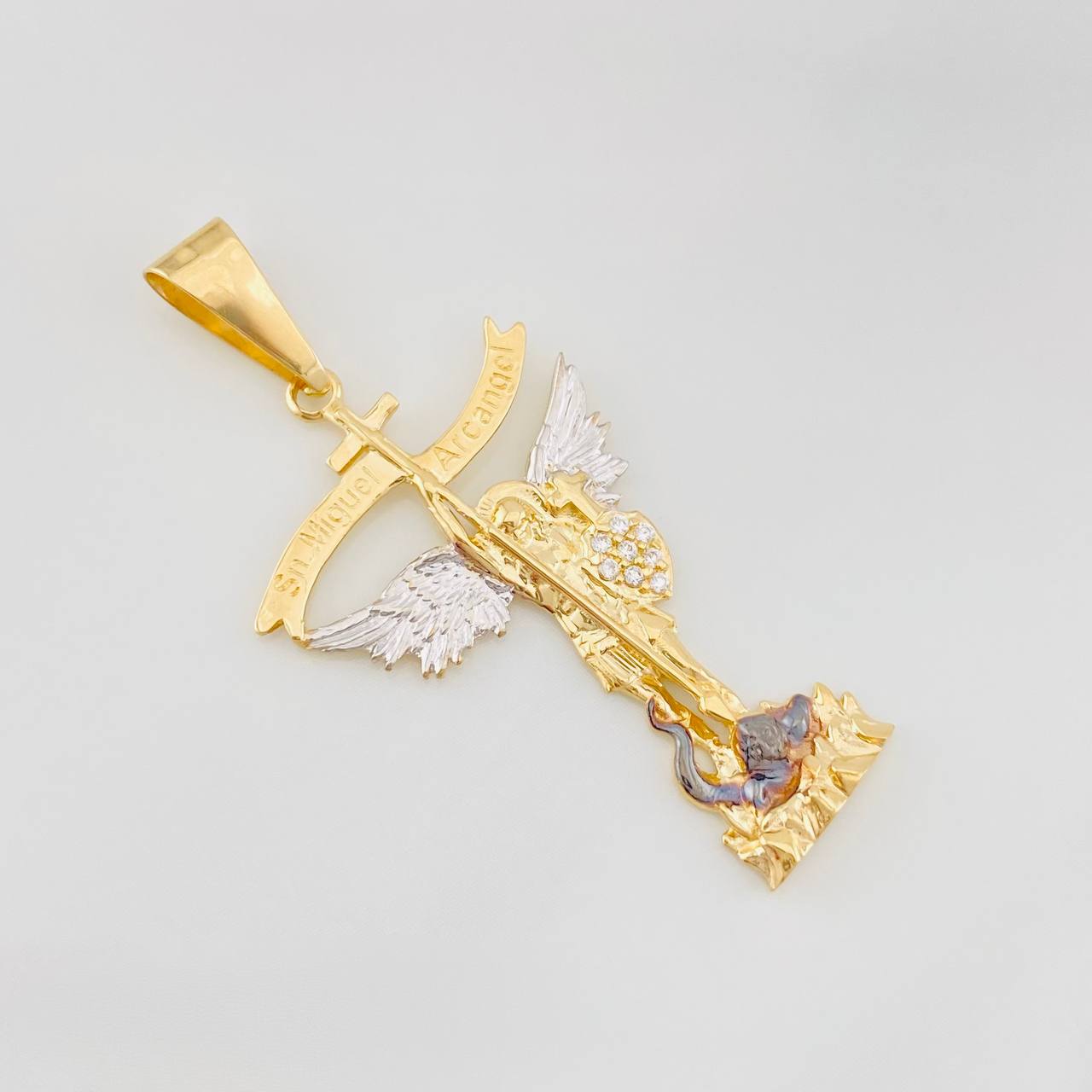 Dije San Miguel Arcángel 2.45g / 4cm Tres Oros 18K
