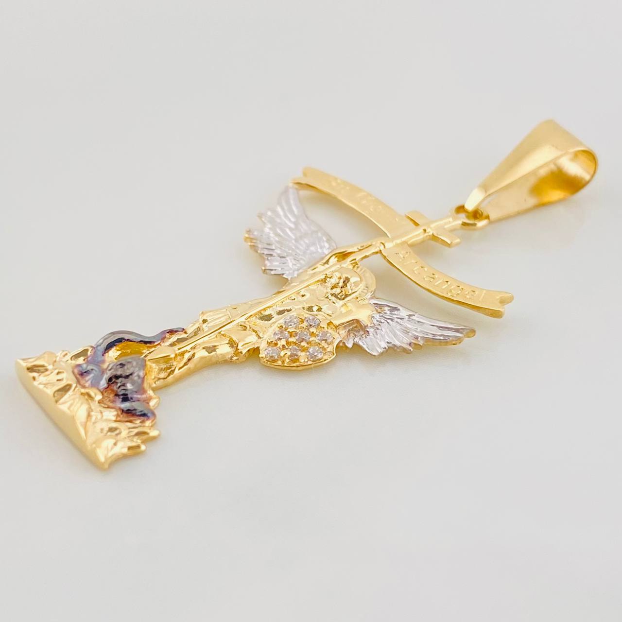 Dije San Miguel Arcángel 2.45g / 4cm Tres Oros 18K
