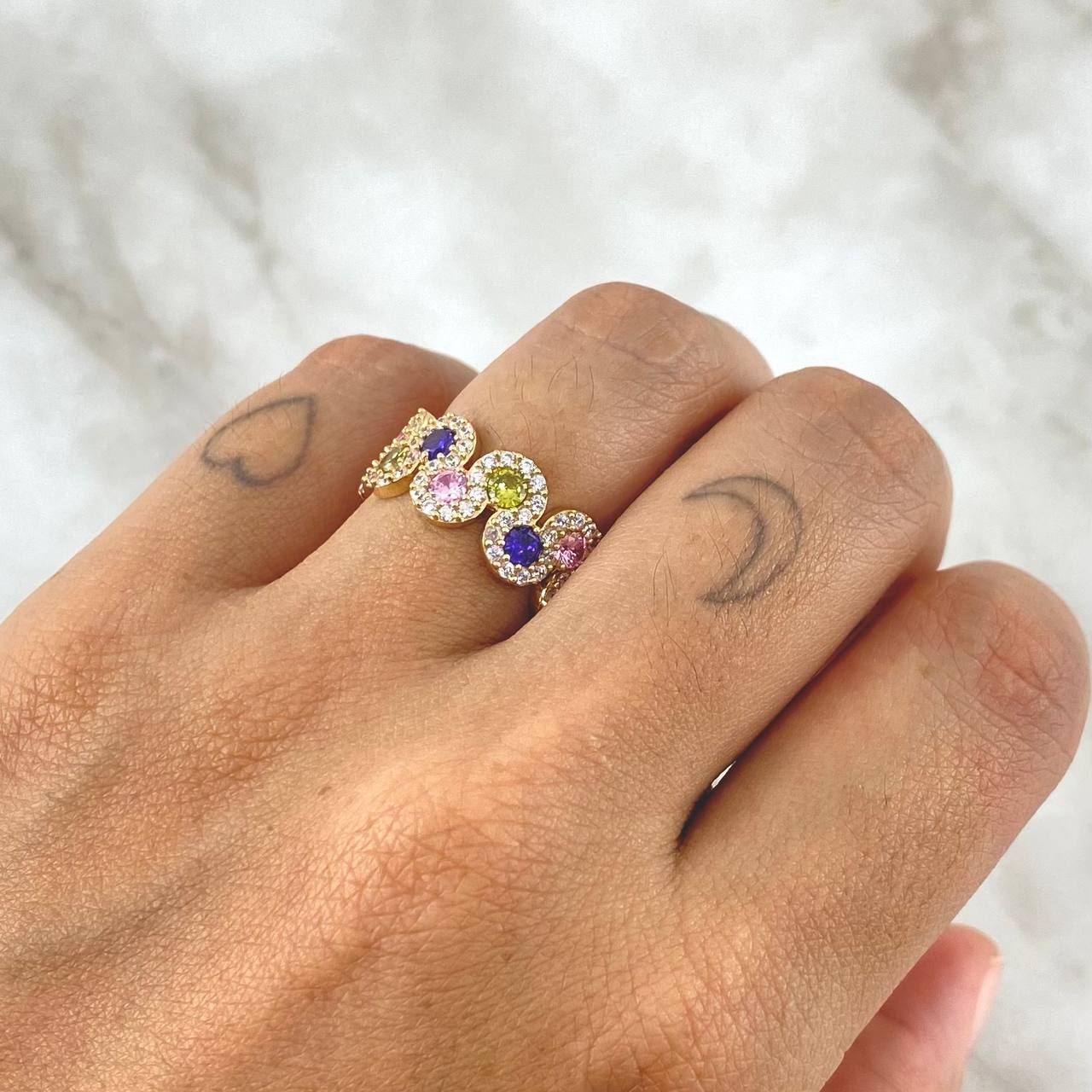 Anillo Olas Tupidas 4.55gr / T7 / Circones de Colores Oro Amarillo 18K