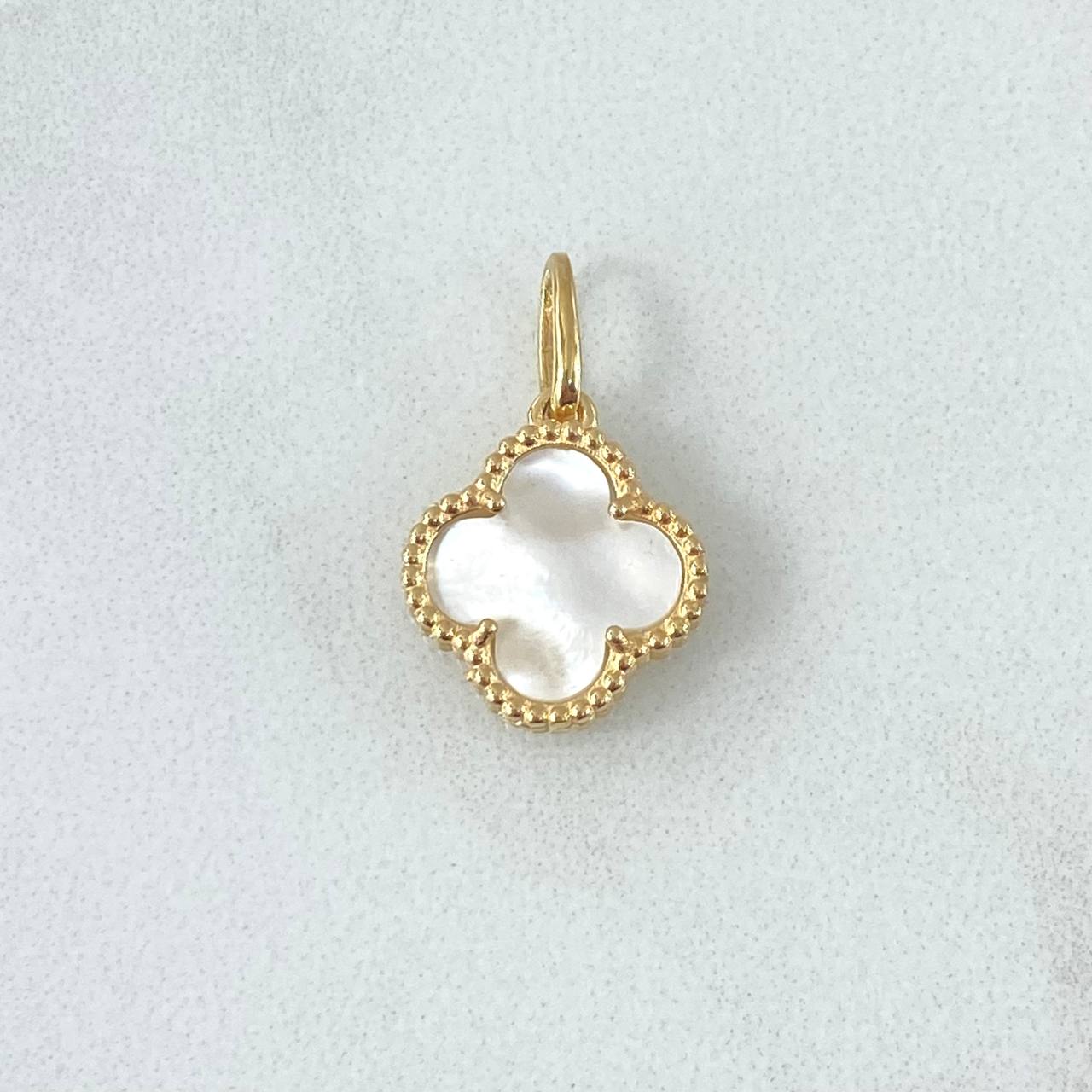 Dije Treból VCyA 1.55gr / 1.9cm / Nacar Blanco Punteado Oro Amarillo 18K