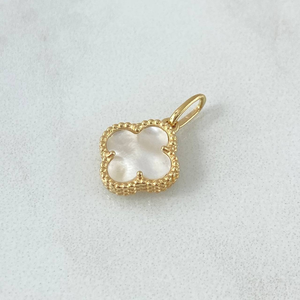Dije Treból VCyA 1.55gr / 1.9cm / Nacar Blanco Punteado Oro Amarillo 18K