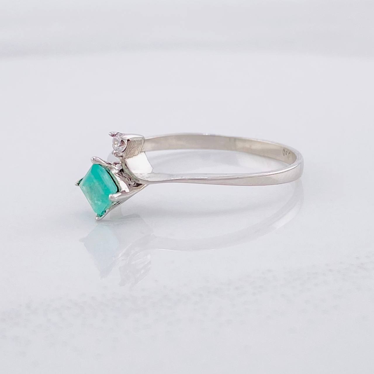Anillo Rombo Esmeralda 15 Pts 1 g / T6 1/2 Plata 950
