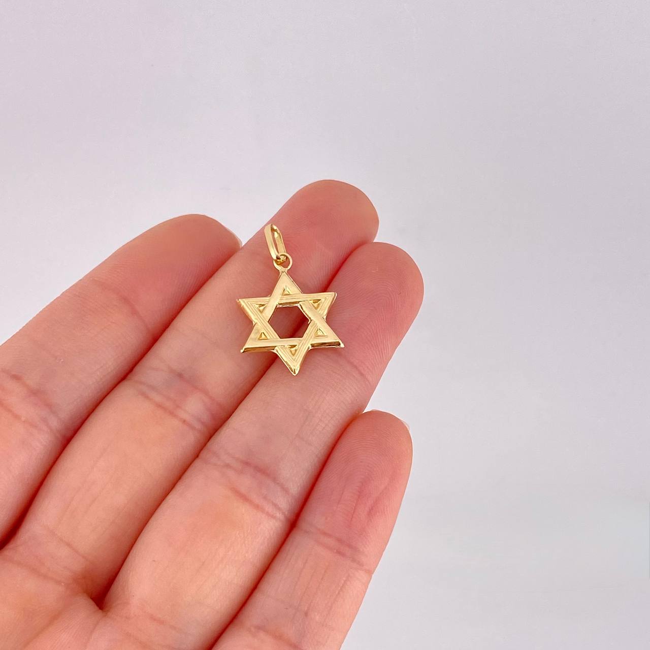 Dije Estrella de David 0.9g / 2.4cm Oro Amarillo 18K