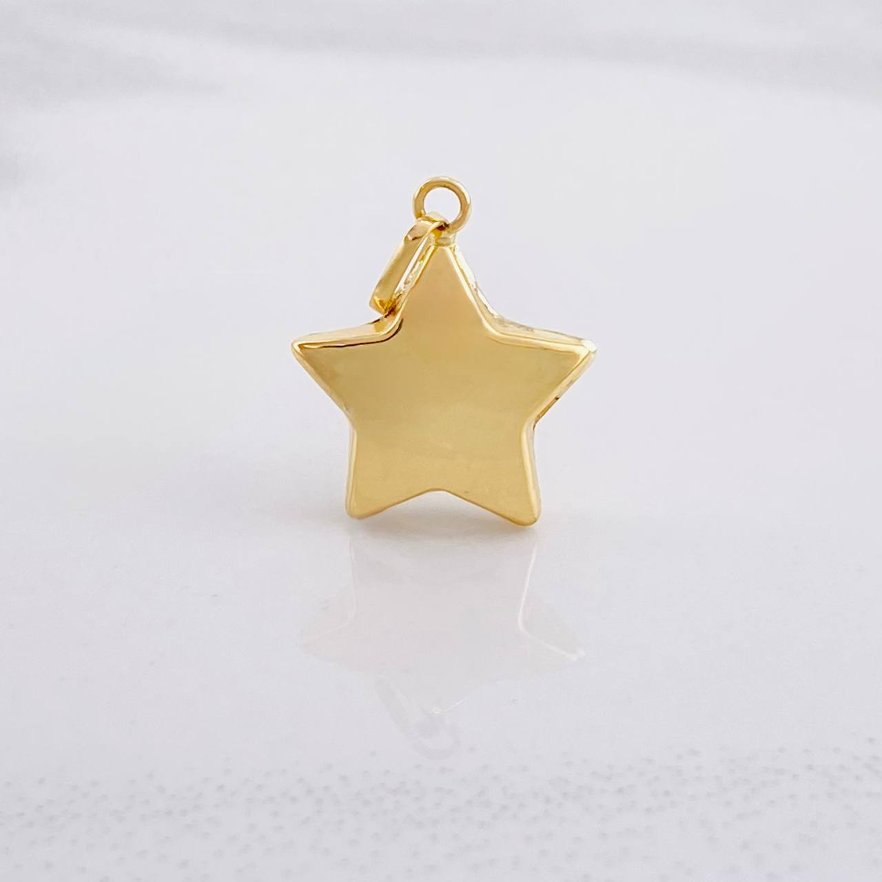 Dije Estrella Lisa 0.55g / 1.9cm Oro Amarillo 18K