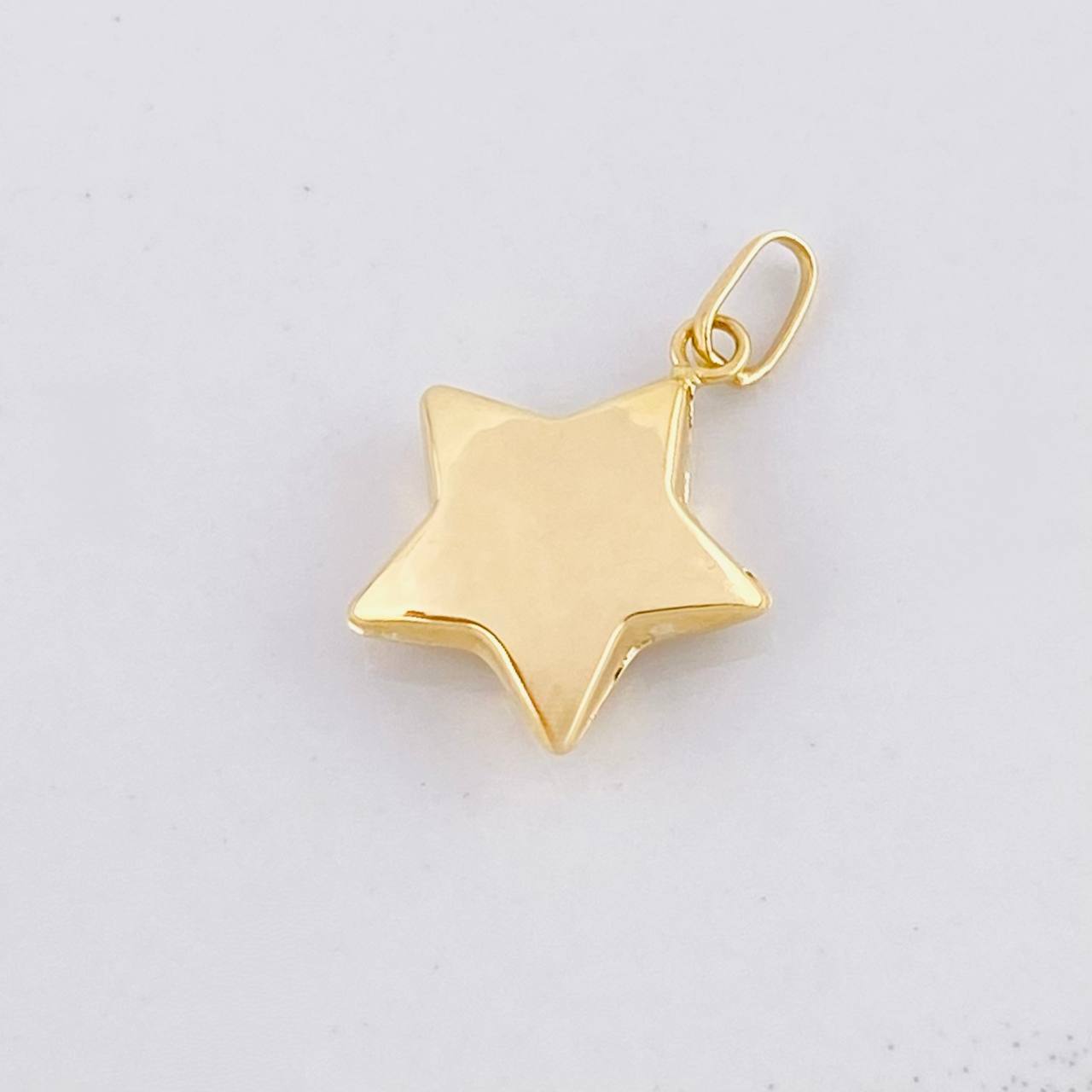 Dije Estrella Lisa 0.55g / 1.9cm Oro Amarillo 18K