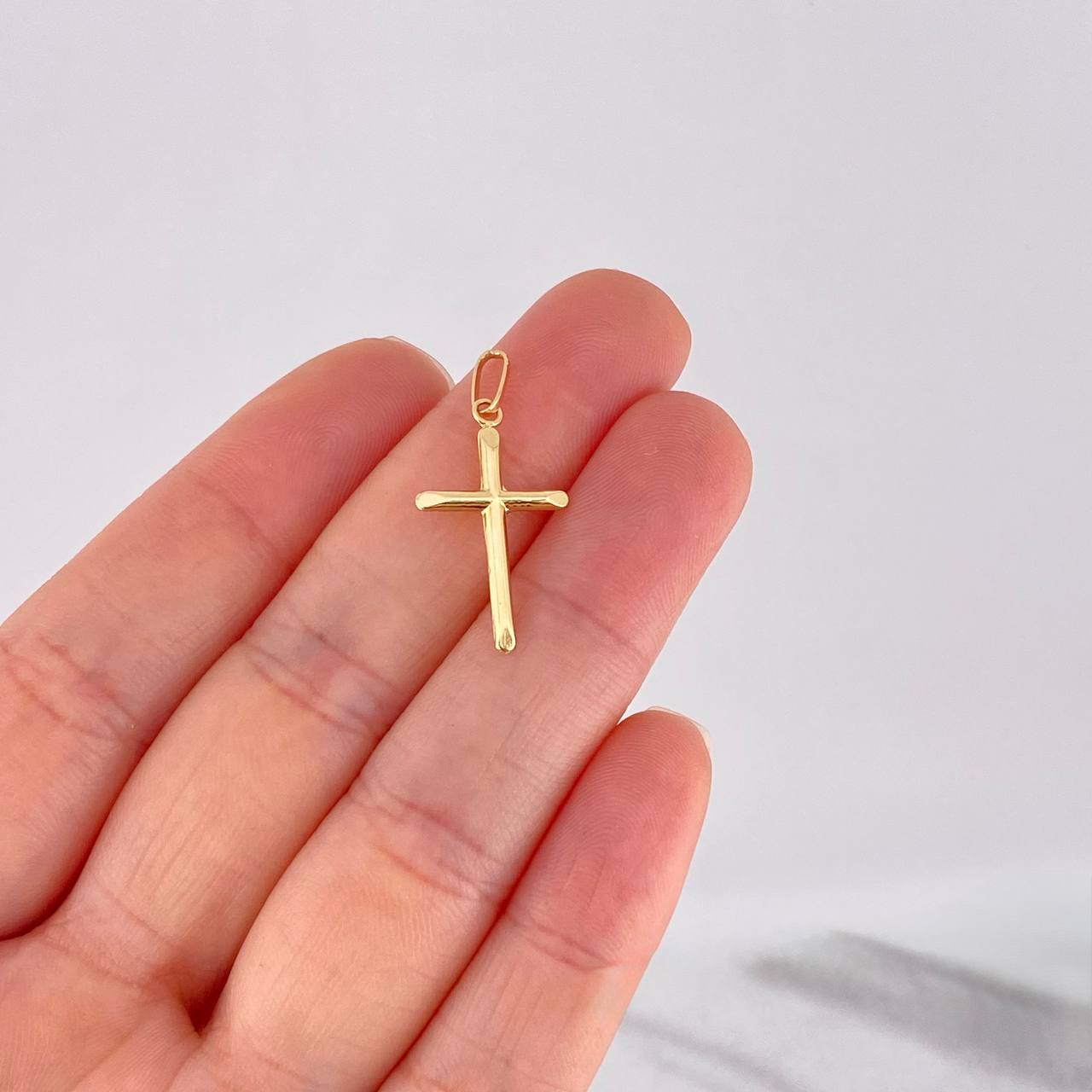 Dije Cruz Puntas Planas 0.5g / 2.8 cm Oro Amarillo 18K