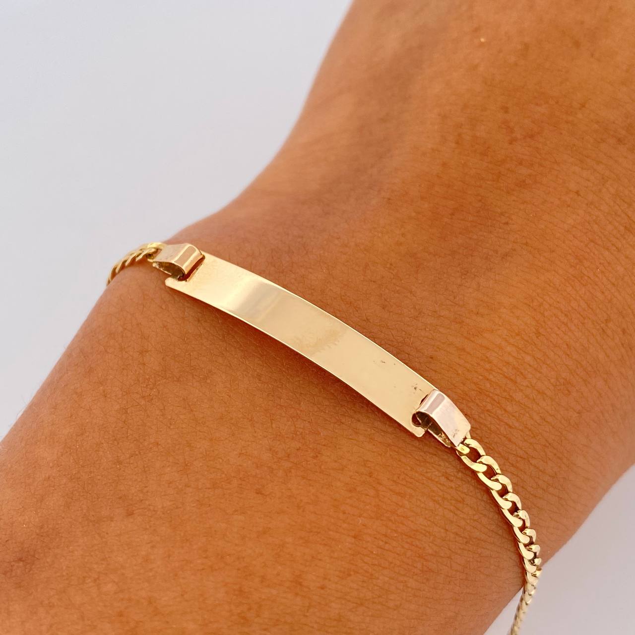 Pulso Cubano 1.75gr / 17cm / 2mm Placa Rectangular Curva Oro Amarillo +1 18K &