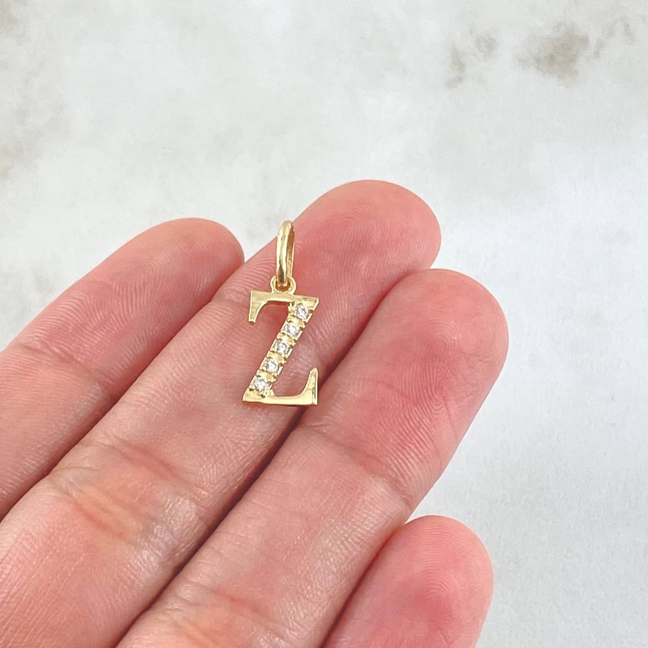 Dije Letra Z Silueta 0.7gr / 2cm / Oro 18K