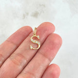 Dije Letra S Silueta 0.7gr / 2cm / Oro 18K