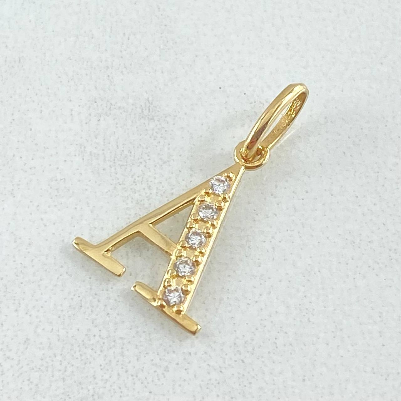 Dije Letra A Silueta 0.65gr / 2cm / Oro 18K