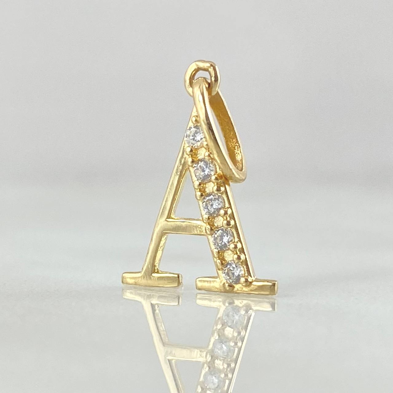 Dije Letra A Silueta 0.65gr / 2cm / Oro 18K