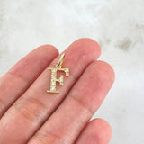 Dije Letra F Silueta 0.85gr / 2cm / Oro 18K