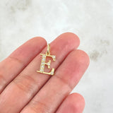 Dije Letra E Silueta 0.85gr / 2cm / Oro 18K