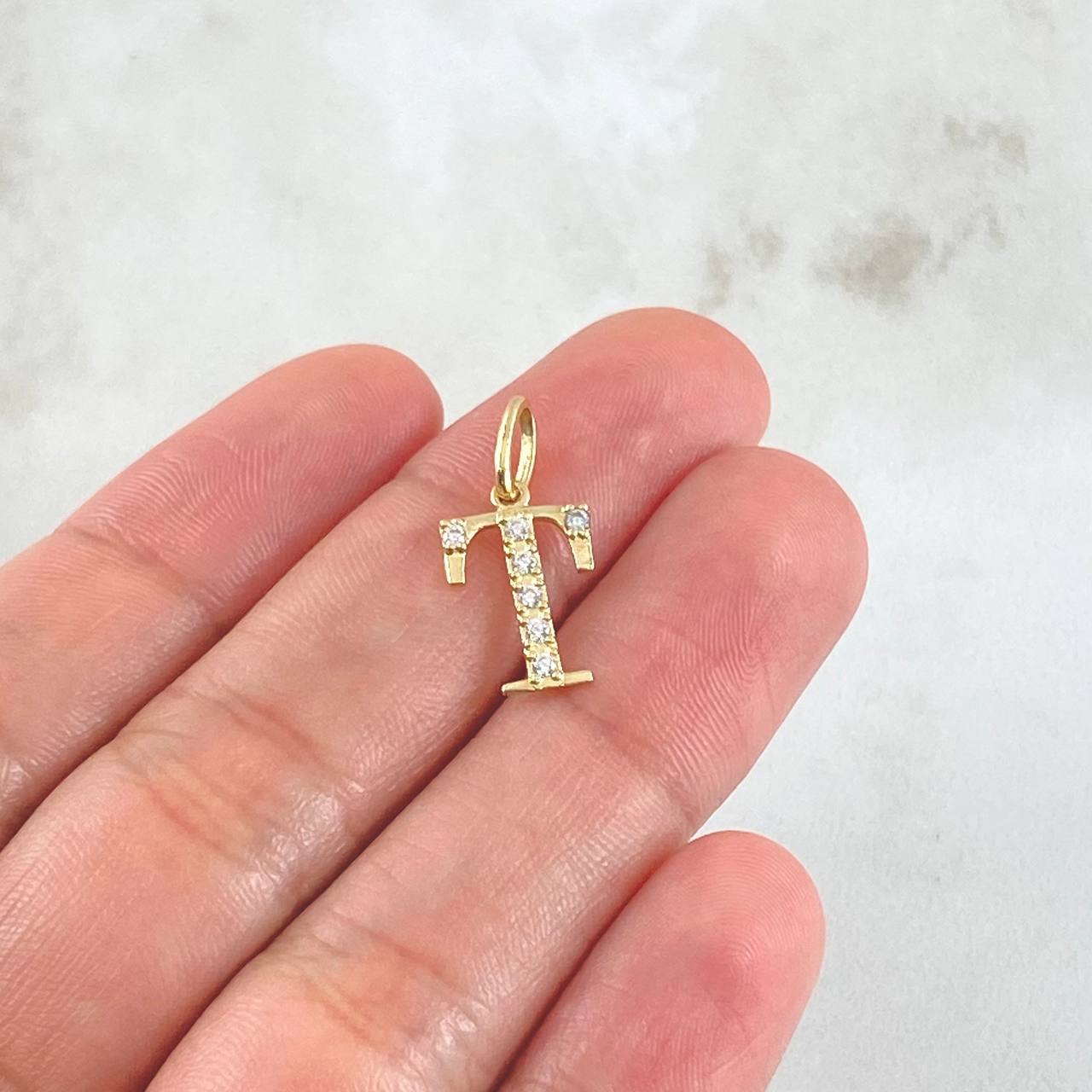 Dije Letra T 0.7gr / 2cm / Oro Amarillo 18K *