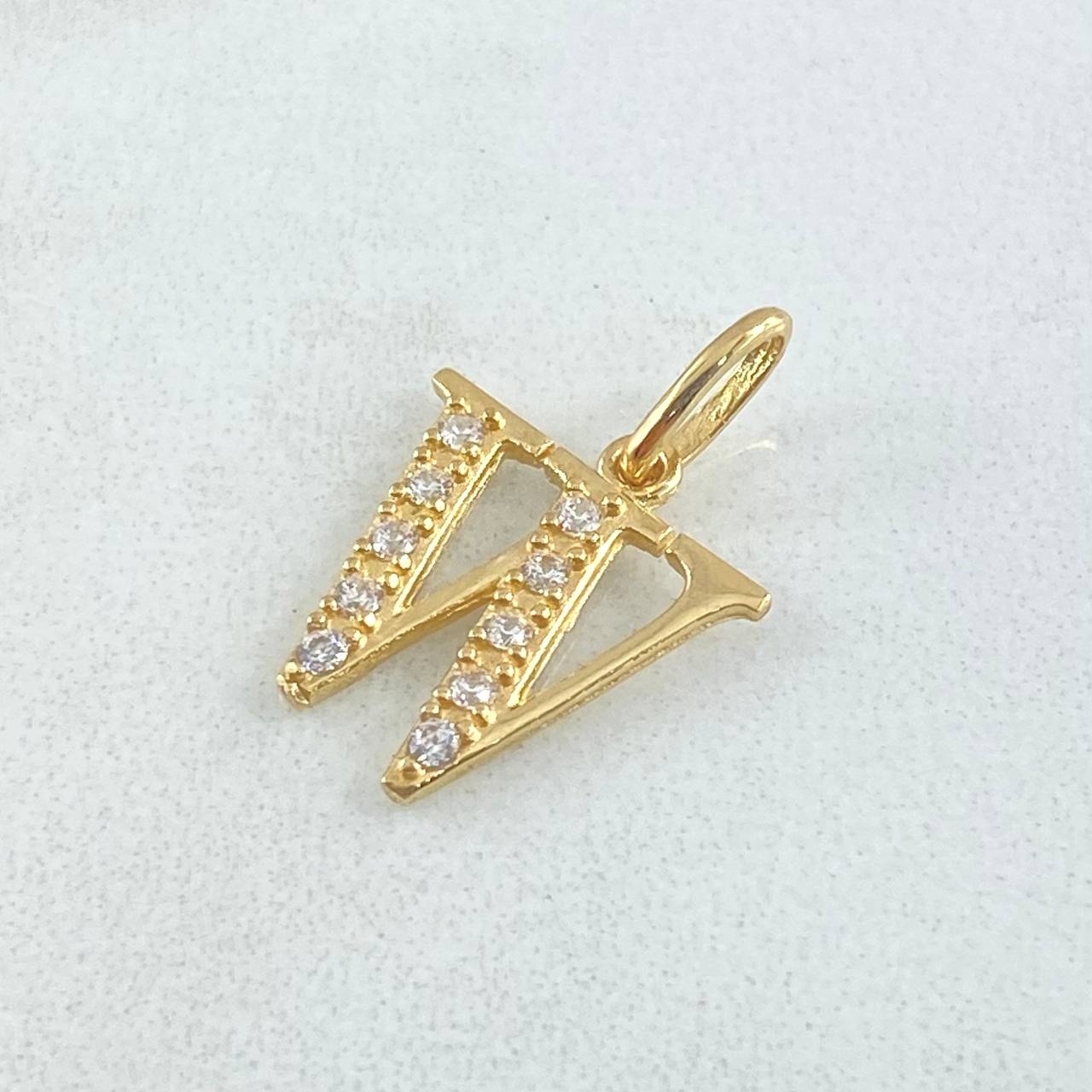 Dije Letra W Silueta 1.05gr / 2cm / Oro 18K