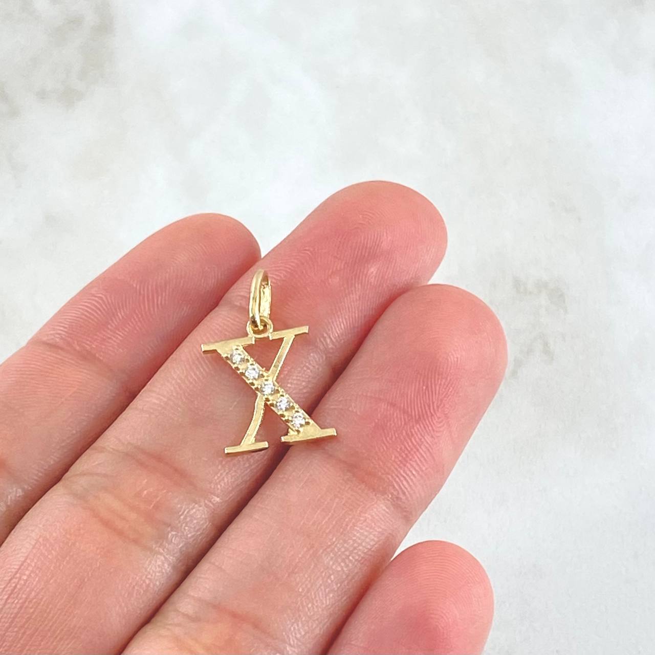 Dije Letra X Silueta 0.85gr / 2cm / Oro 18K