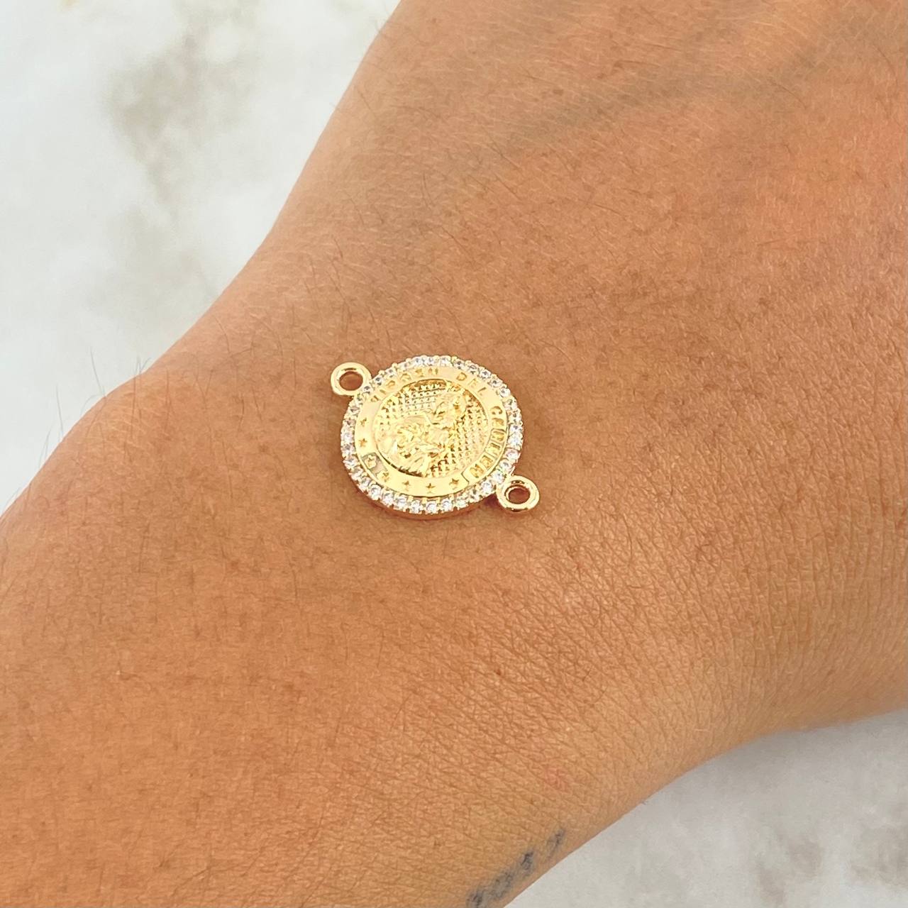 Herraje Virgen Del Carmen 2.15gr / 2.3cm / Circulo Texturizado Circones Blancos  Oro Amarillo 18K ©