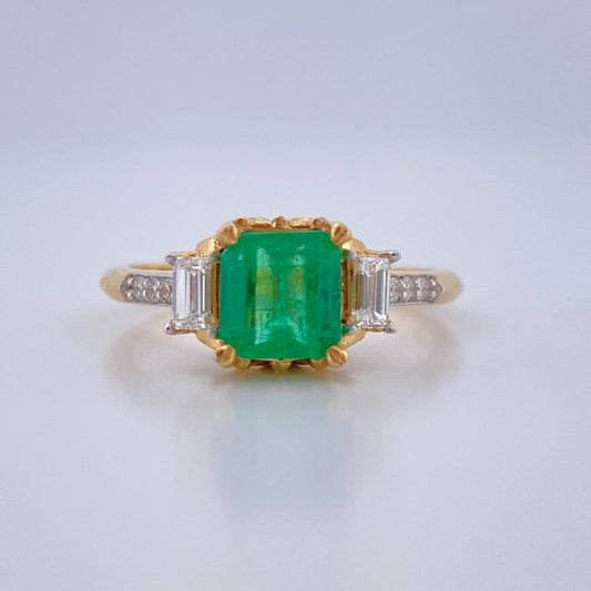 Anillo Trono Verde Esmeralda 4.45gr / T7 1/2 / Dos Oros Amarillo Blanco 18K &