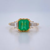 Anillo Trono Verde Esmeralda 4.45gr / T7 1/2 / Dos Oros Amarillo Blanco 18K &