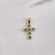 Dije Cruz Tupida 1.65gr / 2.4cm / Circones Blancos Verdes  Oro Amarillo 18K $