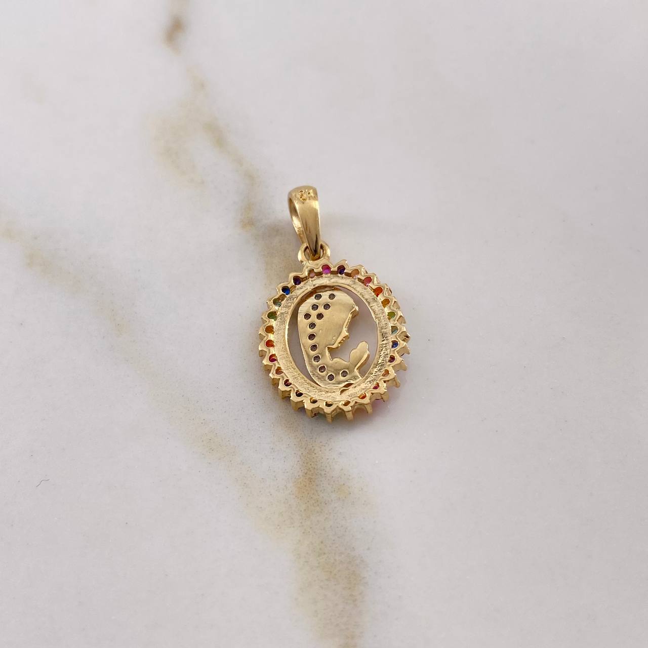 Dije Virgen Maria 1.95gr / 2.4cm / Circones De Colores Dos Oros Amarillo Blanco 18K $