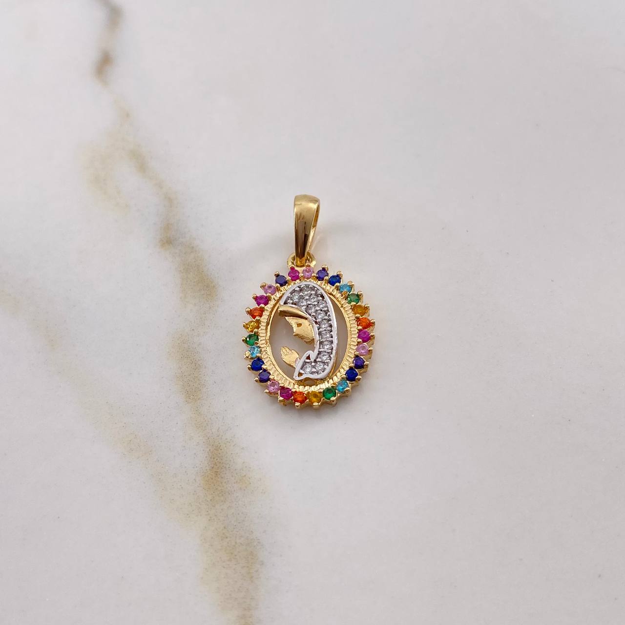 Dije Virgen Maria 1.95gr / 2.4cm / Circones De Colores Dos Oros Amarillo Blanco 18K $