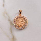 Dije San Benito 4.45gr / 3.2cm / Circones Blancos Oro Rosa 18K $