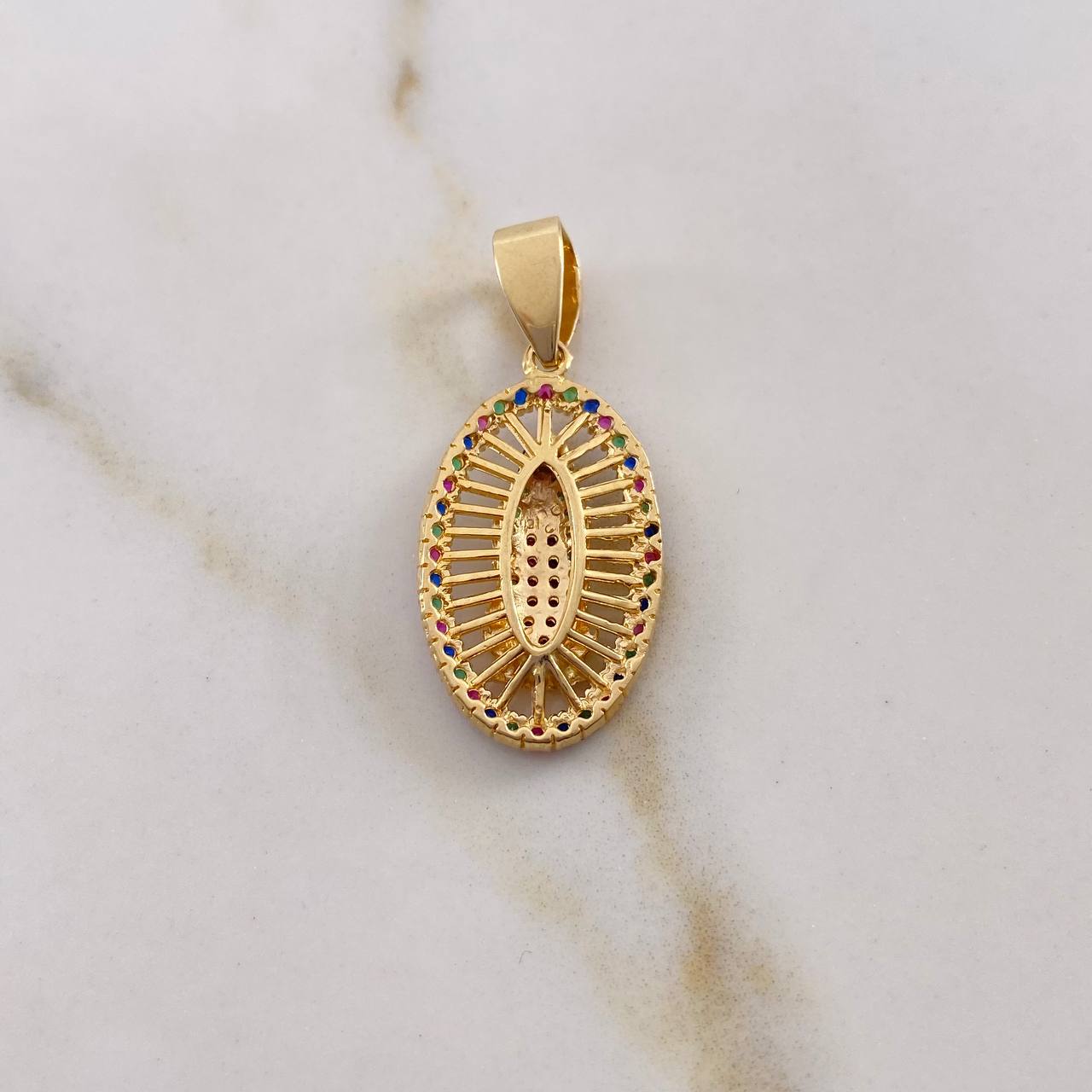 Dije Virgen Guadalupe 3.65gr / 3.2cm / Circones Verdes Fucsias Azules Oro Amarillo 18K $