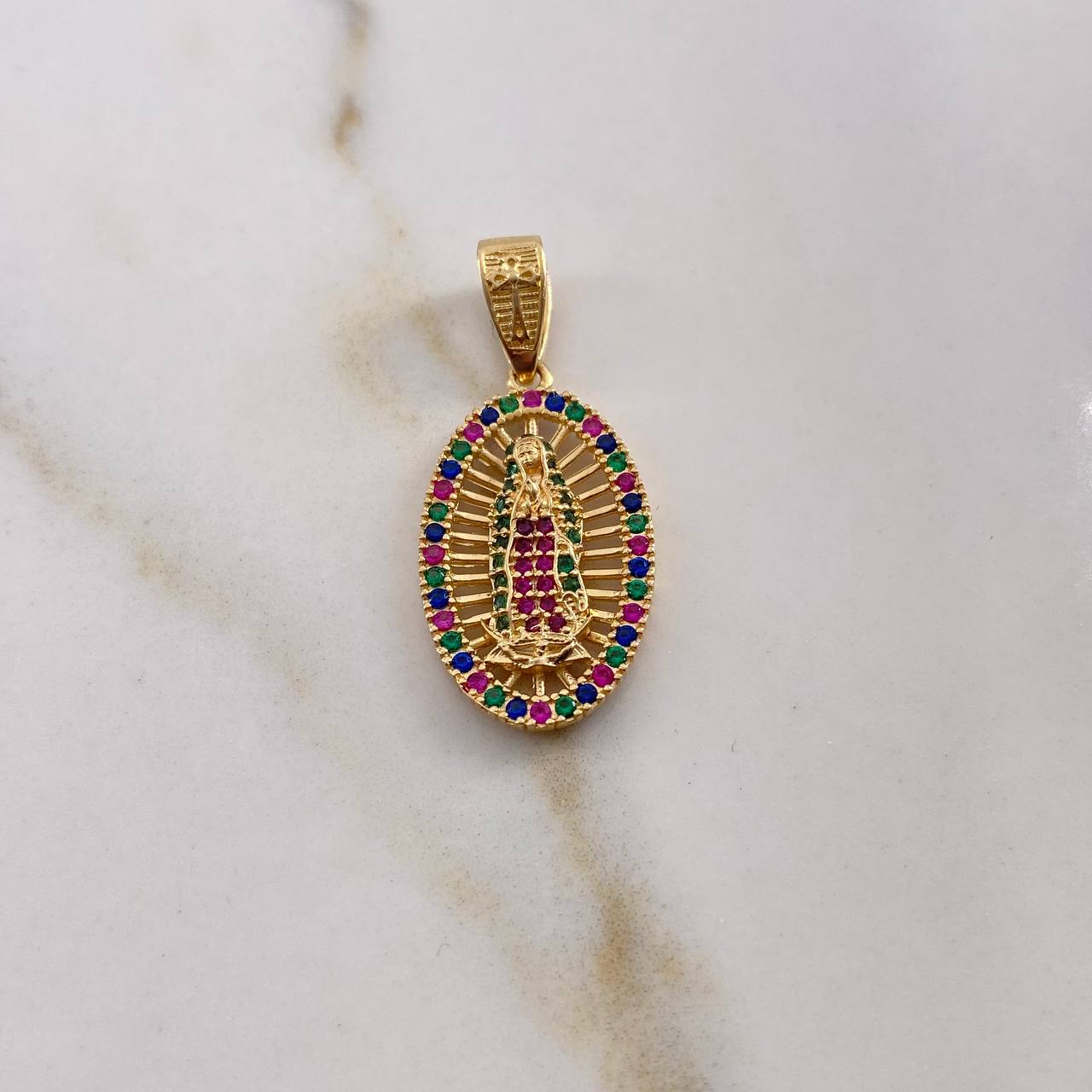 Dije Virgen Guadalupe 3.65gr / 3.2cm / Circones Verdes Fucsias Azules Oro Amarillo 18K $