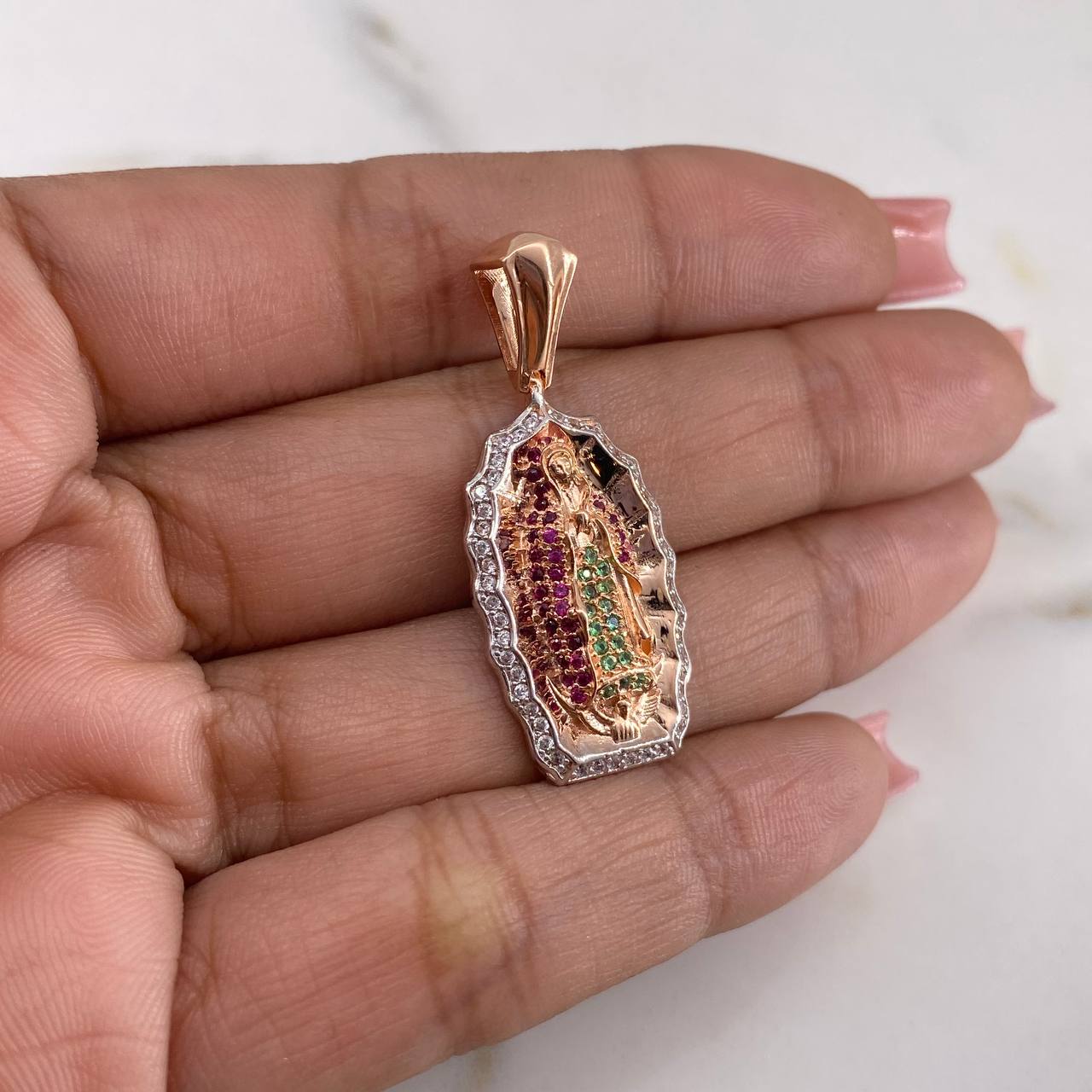 Dije Virgen De Guadalupe 5.6gr / 3.7cm / Circones Blancos Verdes Fucsias Dos Oros Blanco Rosa 18K $