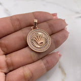 Dije Medalla Corona RX 4.15gr / 3cm / Circones Blancos Oro Rosa 18K $
