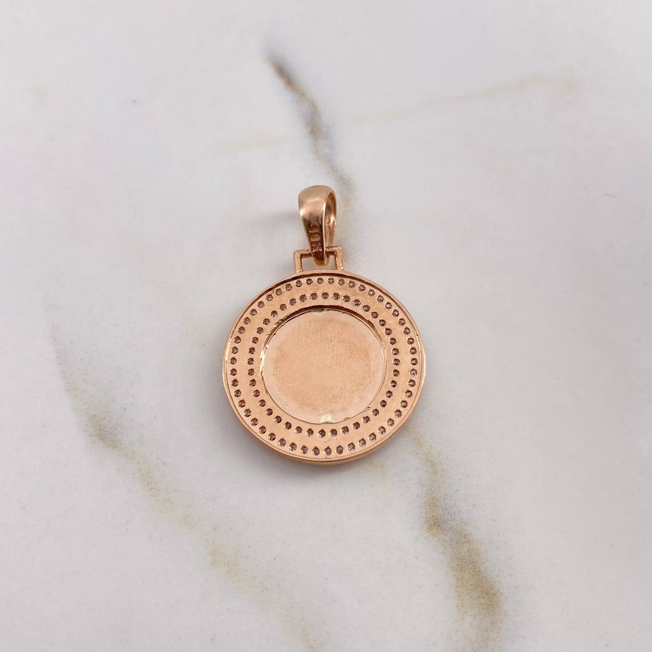 Dije Medalla Corona RX 4.15gr / 3cm / Circones Blancos Oro Rosa 18K $