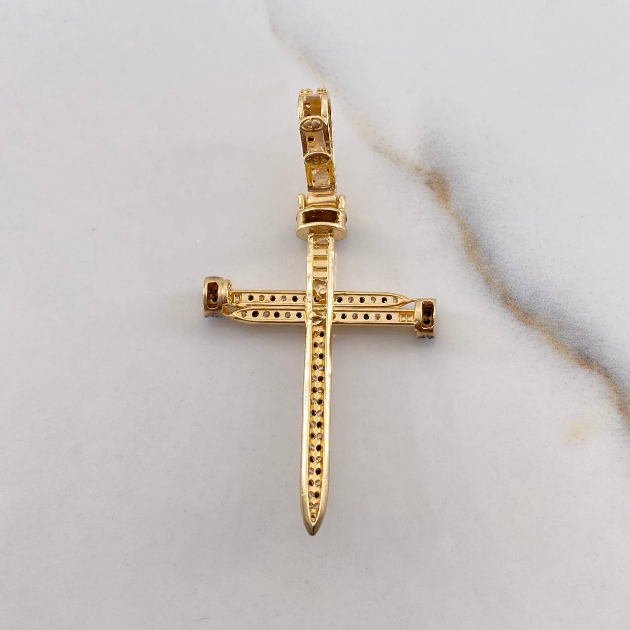 Dije Cruz Clavo 3.85gr / 4.7cm / Circones Blancos Negros Oro Amarillo 18K $