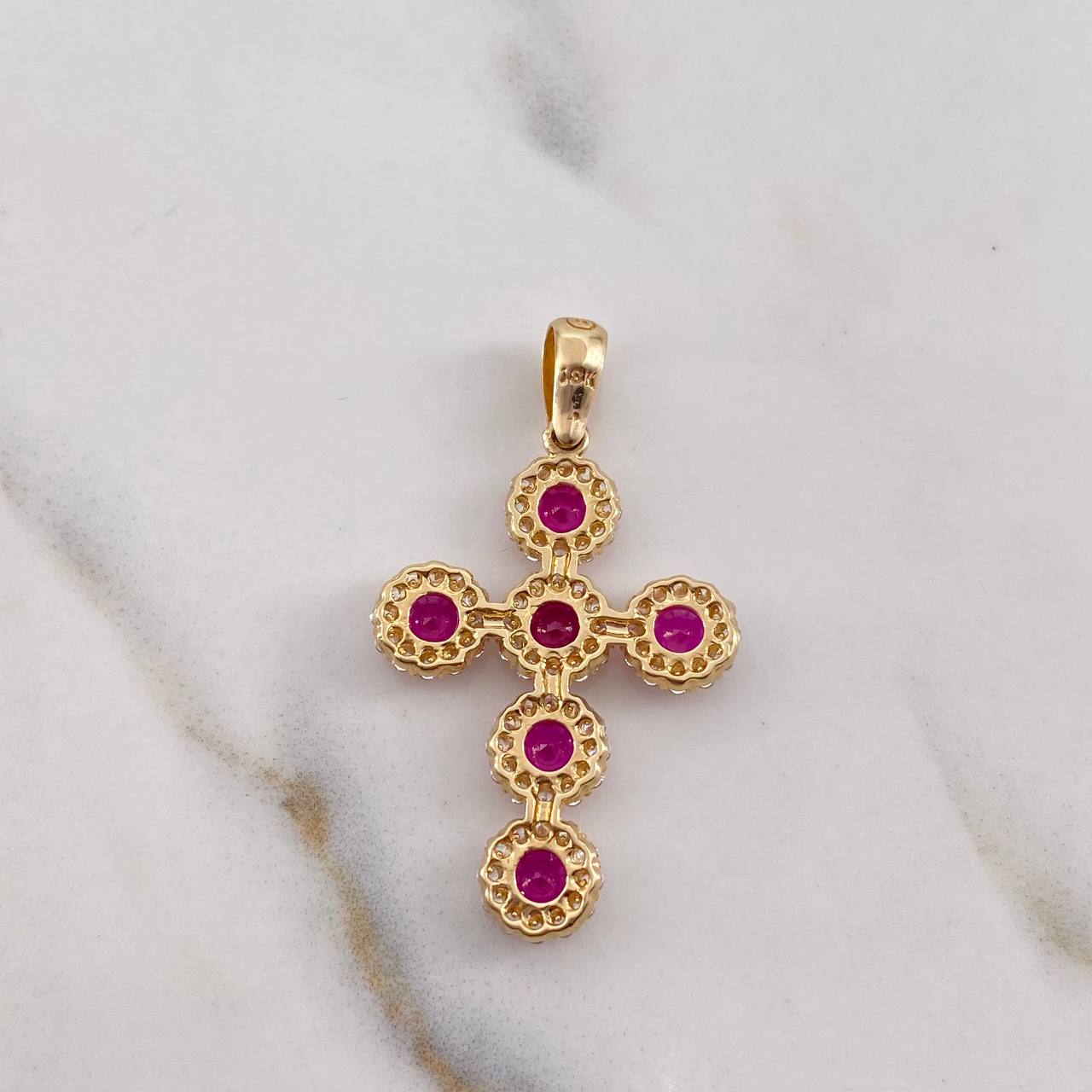 Dije Cruz Tupida 3.3gr / 3.6cm / Circones Blancos Fucsias Oro Amarillo 18K &