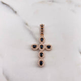 Dije Cruz Tupida 4.6gr / 4.4cm / Circones Blancos Negros Oro Rosa 18K $