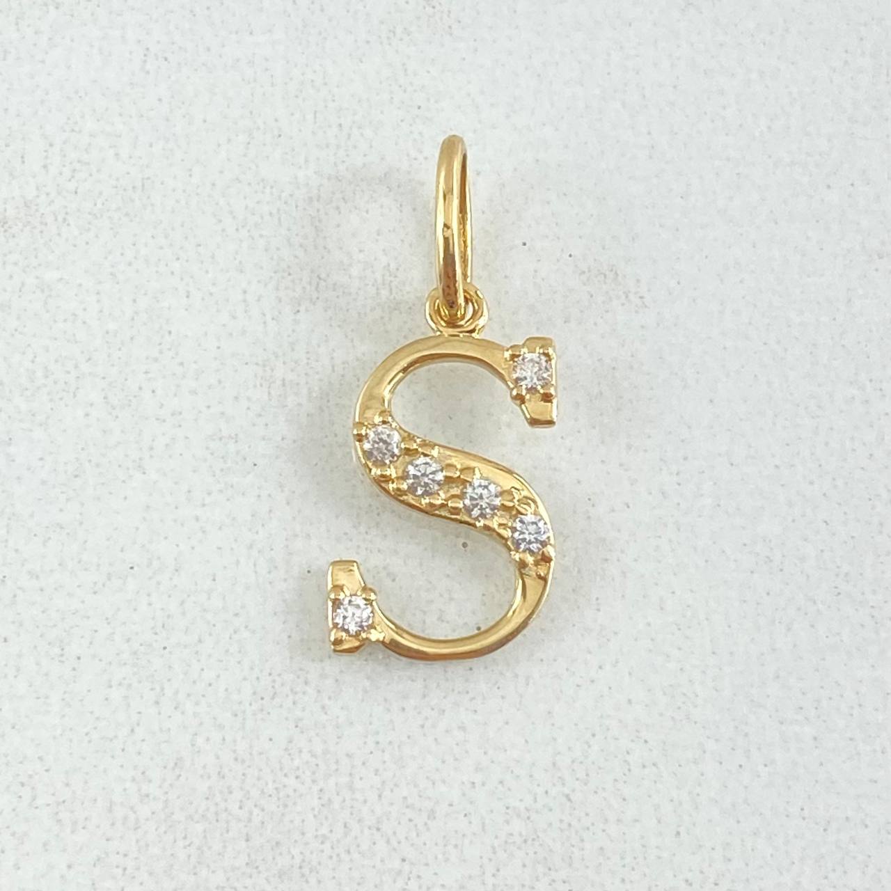 Dije Letra S Silueta 0.7gr / 2cm / Oro 18K