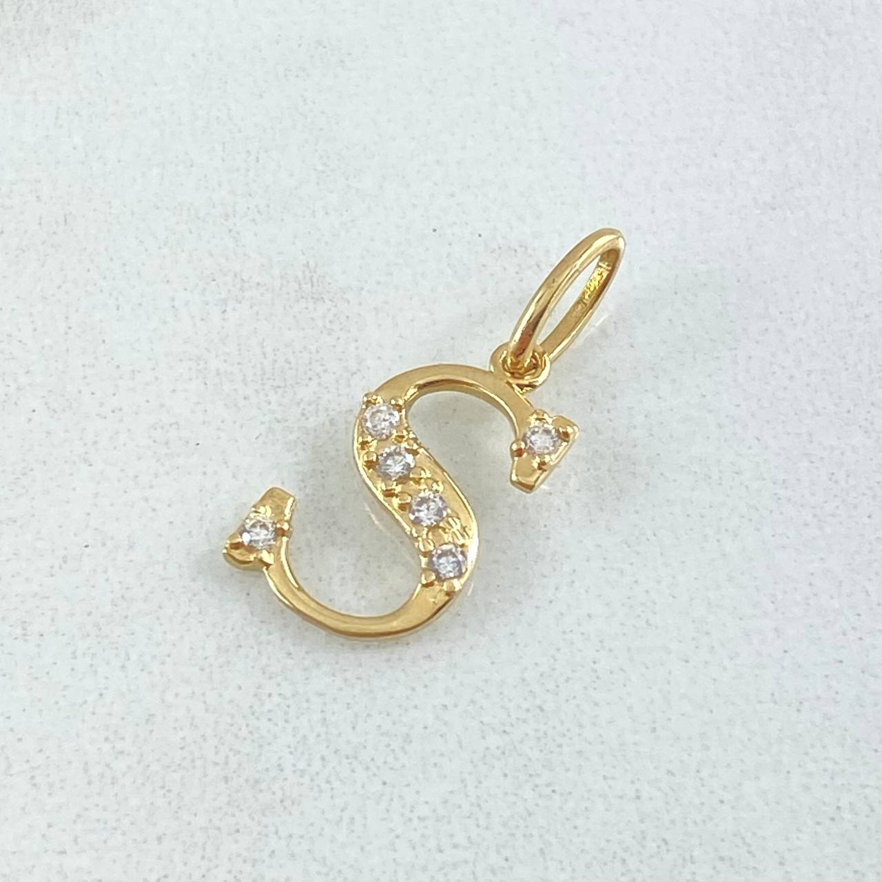 Dije Letra S Silueta 0.7gr / 2cm / Oro 18K