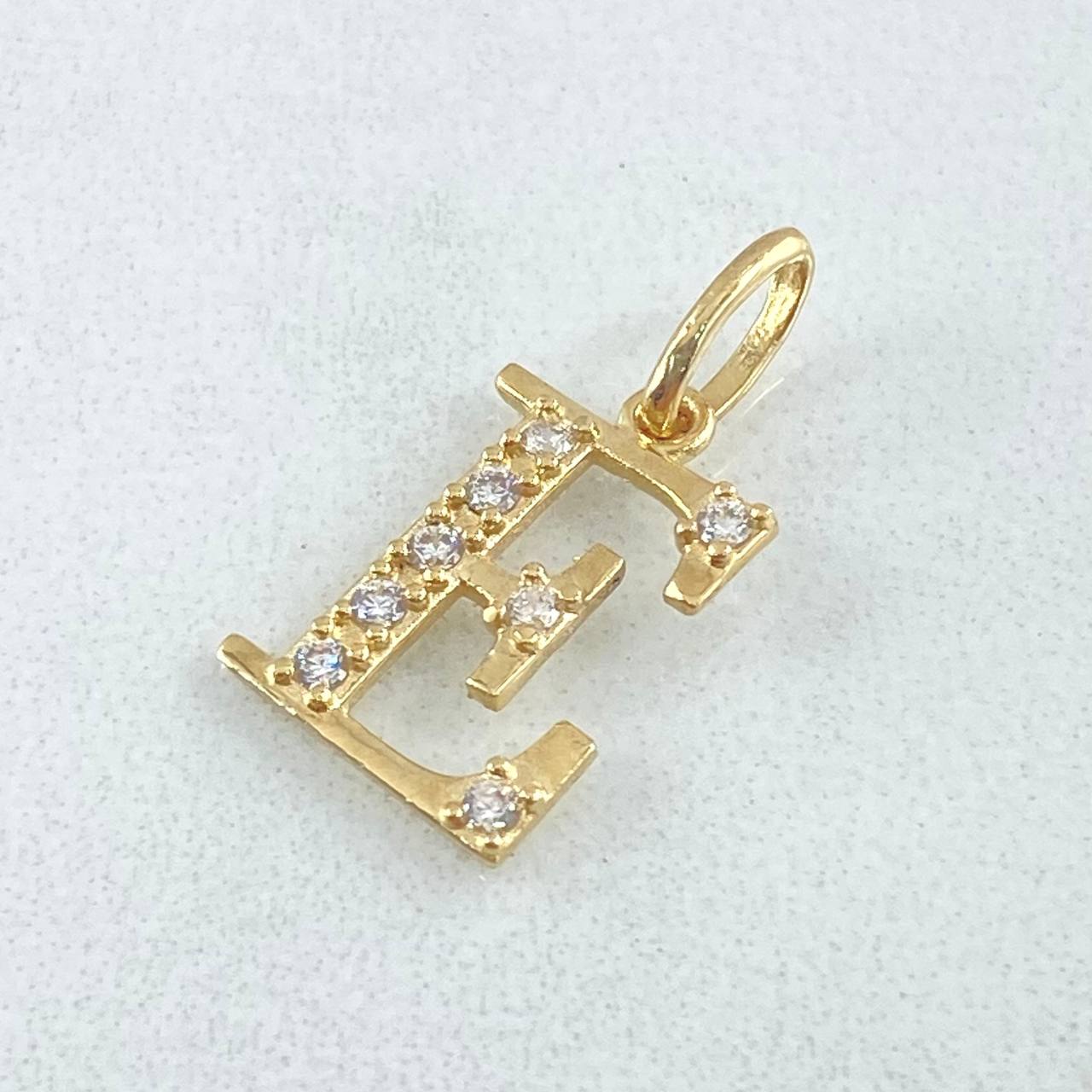 Dije Letra E Silueta 0.85gr / 2cm / Oro 18K