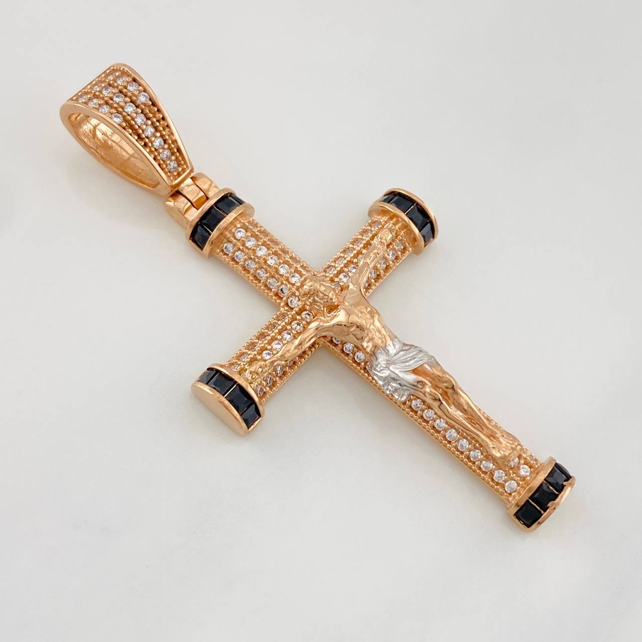 Dije Cruz Cristo 7.7g / 5.3cm Dos Oros Blanco Rosa 18K