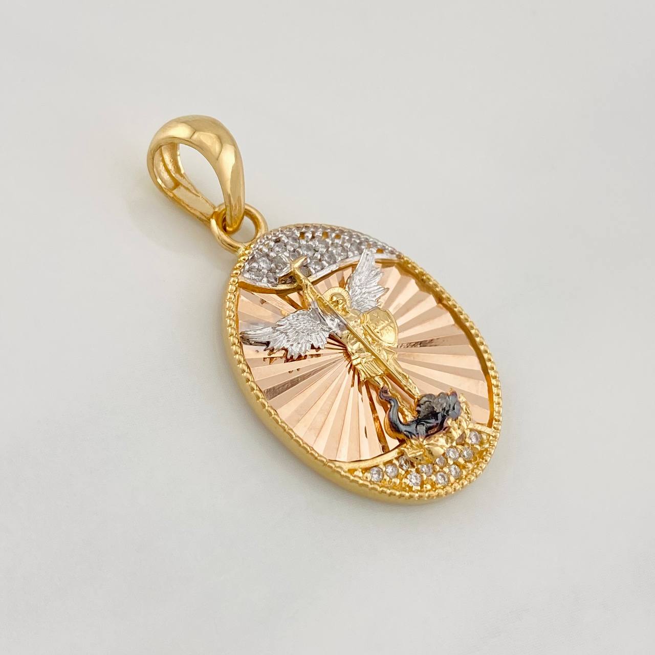 Dije San Miguel Arcángel 4.3g / 3.3cm Cuatro Oros 18K