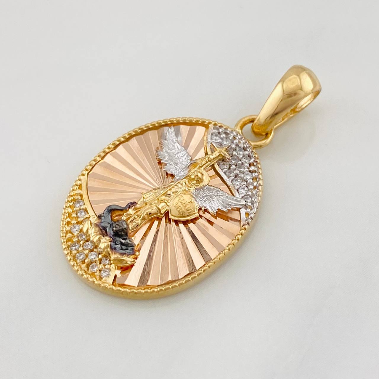 Dije San Miguel Arcángel 4.3g / 3.3cm Cuatro Oros 18K