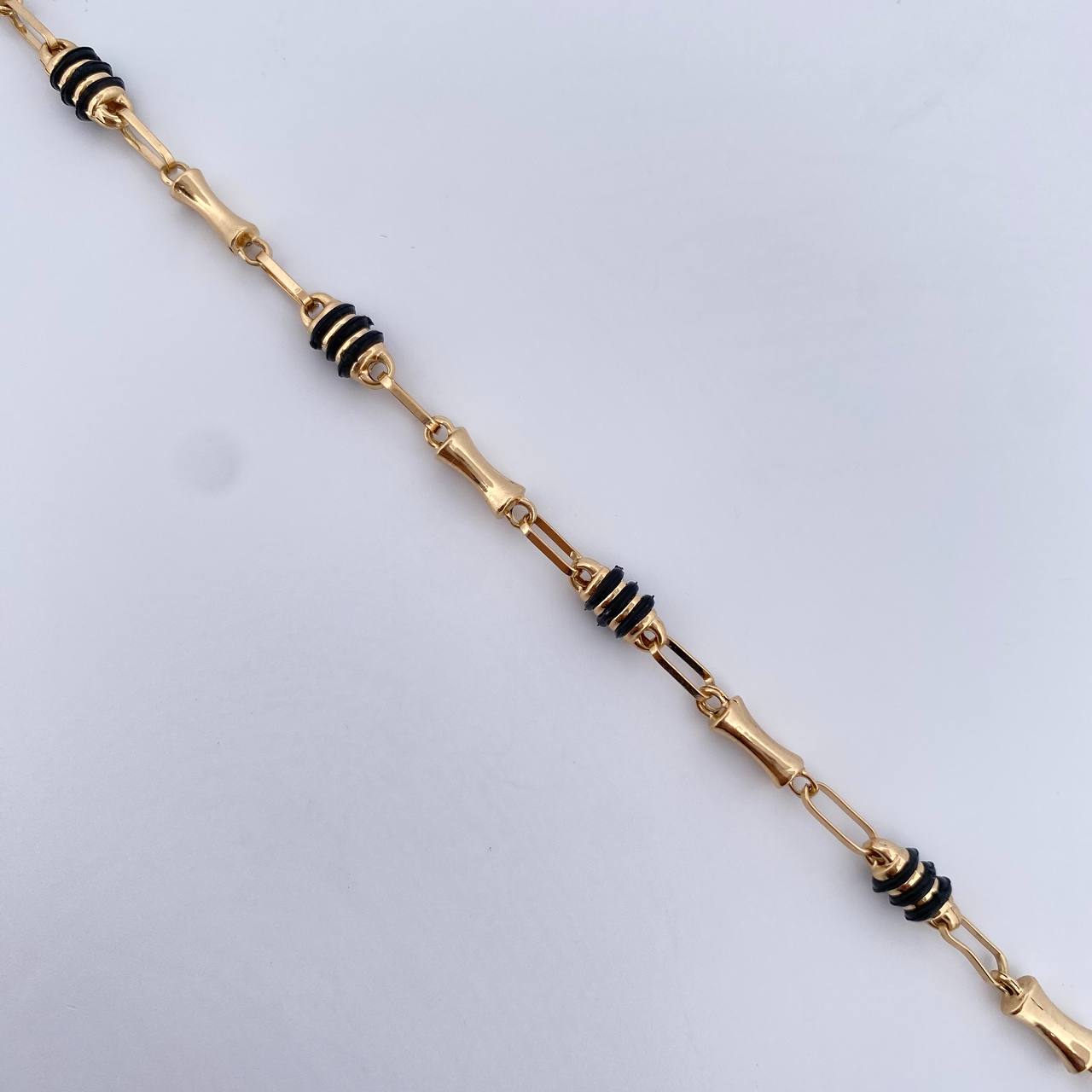 Pulso Rustico Barril 3.65gr / 20.5cm / 3.7mm Cauchos Negros Oro Amarillo 18K &