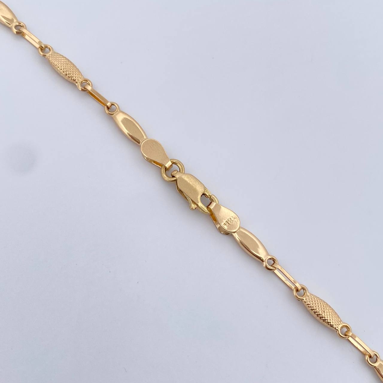 Cadena Rustica Ojiva 7.3gr / 51.8cm / 3.2mm Punteada Oro Amarillo 18K &