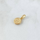 Dije Letra W 0.4gr / 1.5cm / Circulo Texturizado - Cargador Liso Oro Amarillo 18K