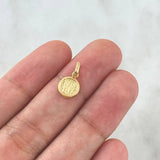 Dije Letra W 0.4gr / 1.5cm / Circulo Texturizado - Cargador Liso Oro Amarillo 18K