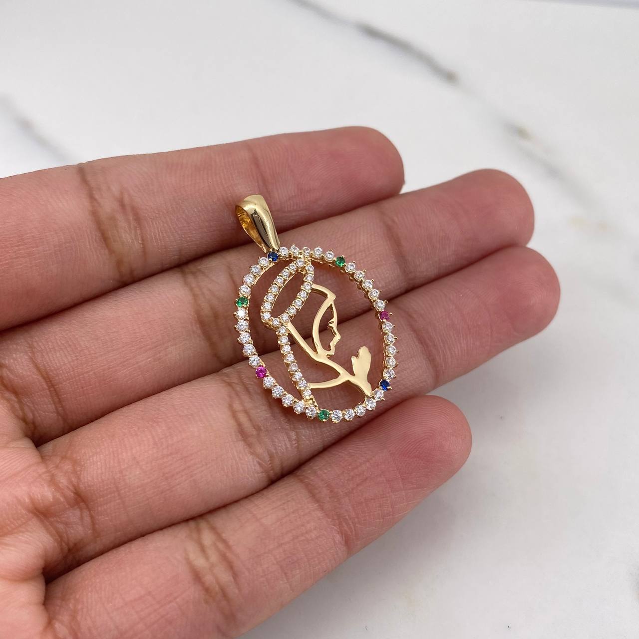 Dije Virgen Maria 2.4gr / 3cm / Circones Azules Verdes Fucsias Blancos Oro Amarillo 18K $